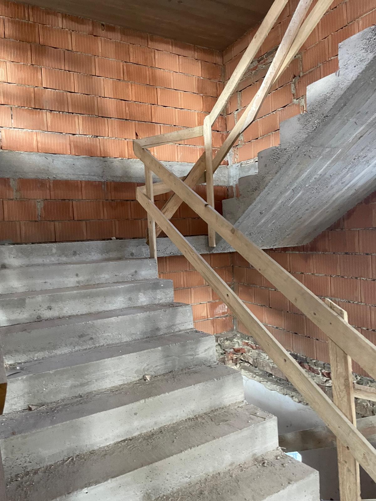 Dachbodenausbau und Dachbodensanierung Vikantebau 7