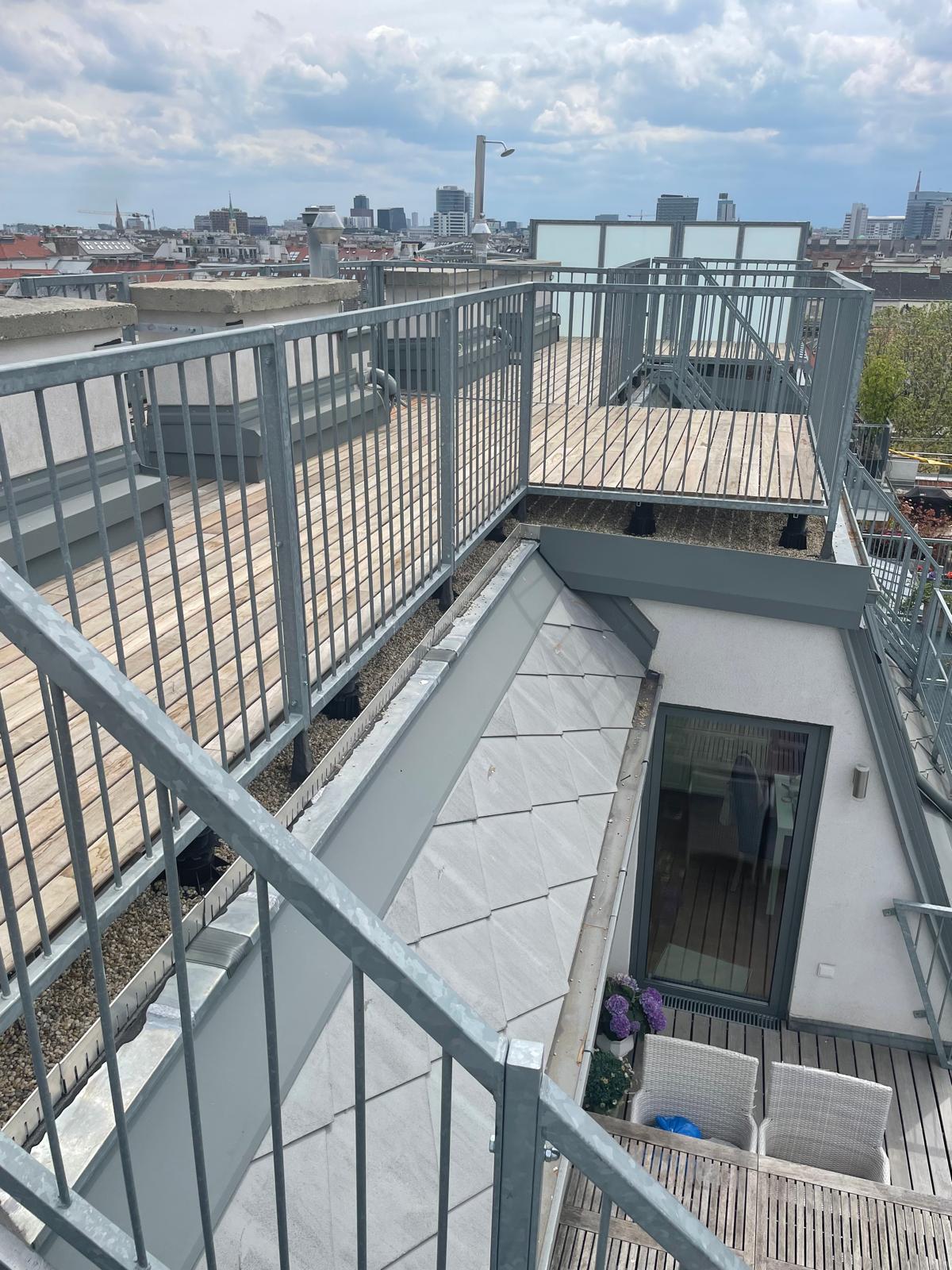 Dachbodenausbau und Dachbodensanierung Vikantebau 12