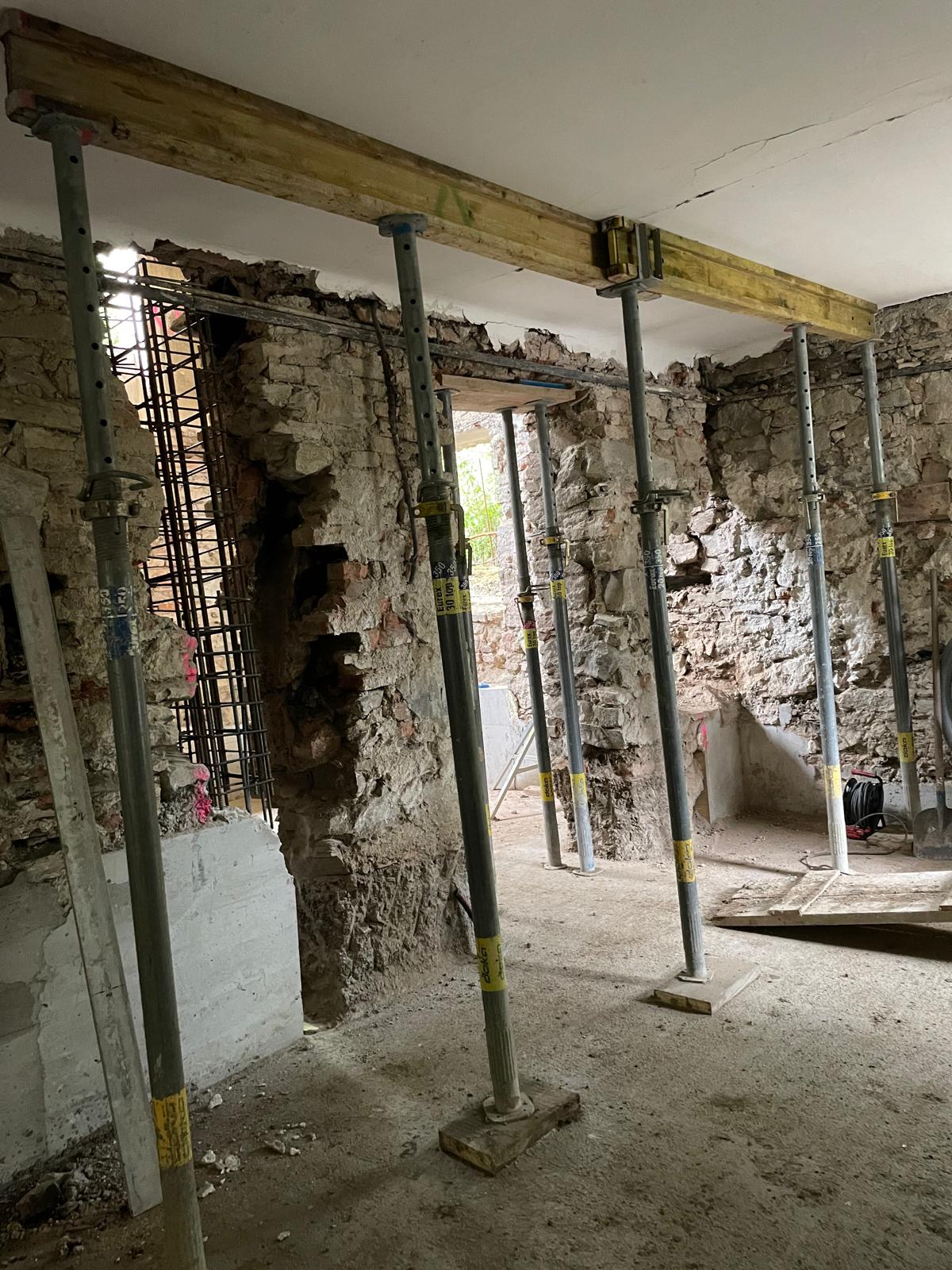 Entkernung Wohnung u. Haus Vikantebau 1