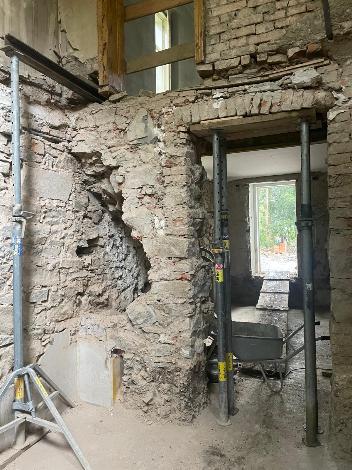 Entkernung Wohnung u. Haus Vikantebau 3