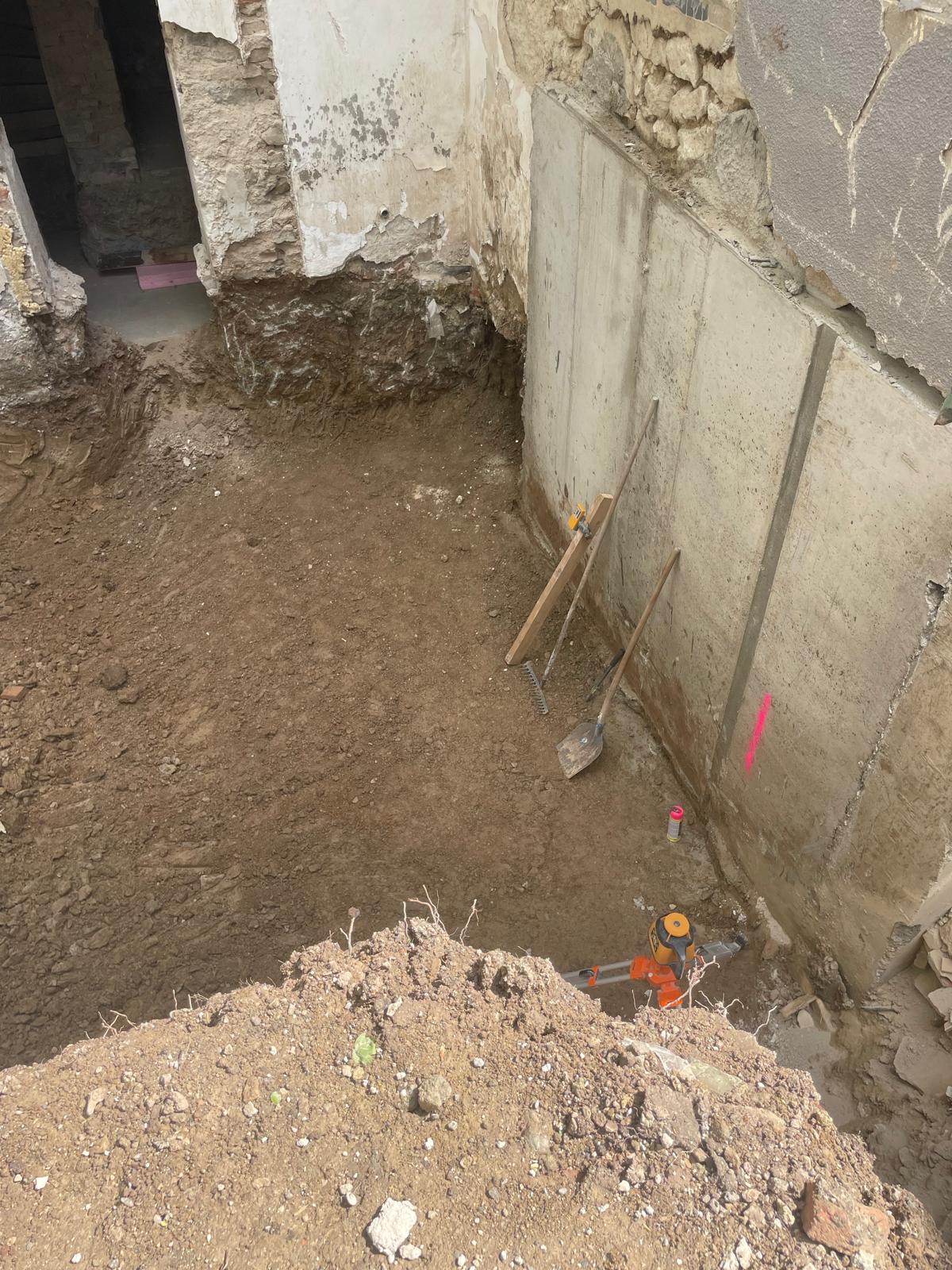 Entkernung Wohnung u. Haus Vikantebau 5