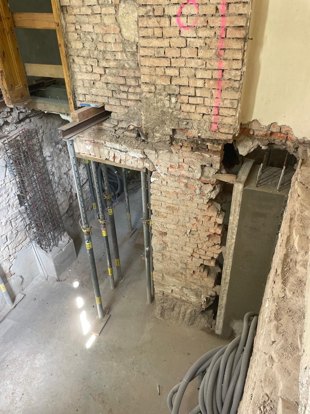 Entkernung Wohnung u. Haus Vikantebau 8